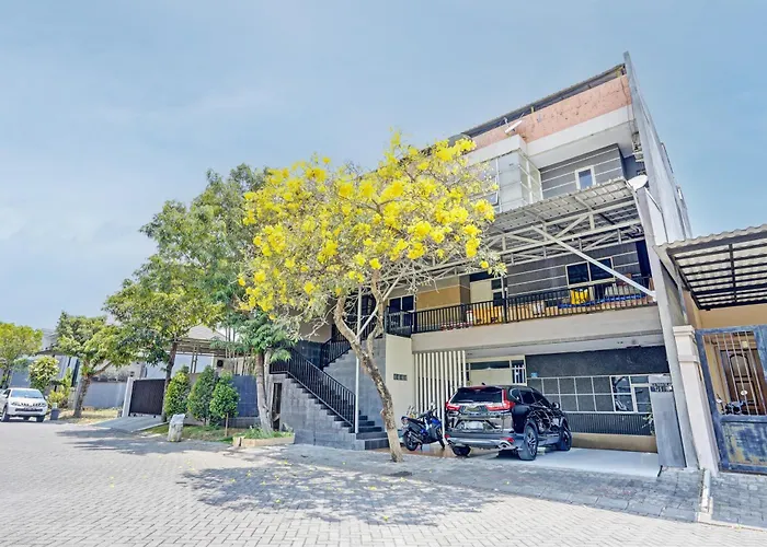 Hotel O Garden Homestay 3 Merlion Surabaya